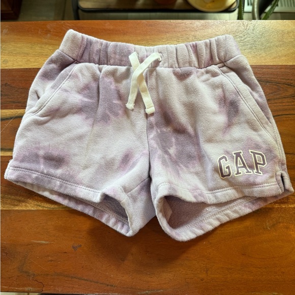 🖤5/$25🐝 GAP Purple and White Relaxed Fit Shorts!💜 - Picture 1 of 3